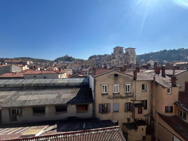 Appartement de caractère avec ascenseur et possibilité d'acquérir un stationnement