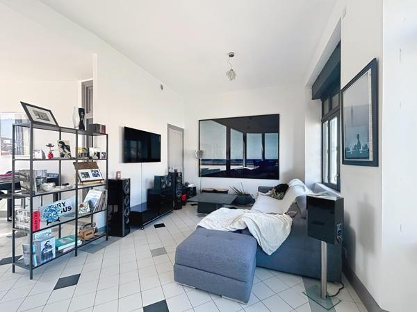 Appartement de caractère avec ascenseur et possibilité d'acquérir un stationnement