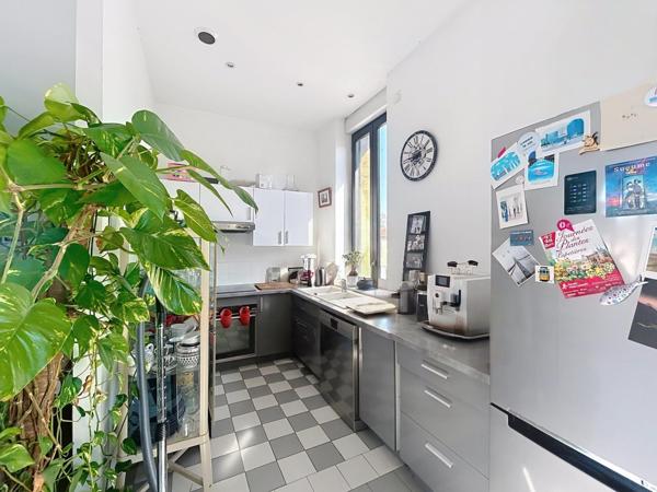 Appartement de caractère avec ascenseur et possibilité d'acquérir un stationnement