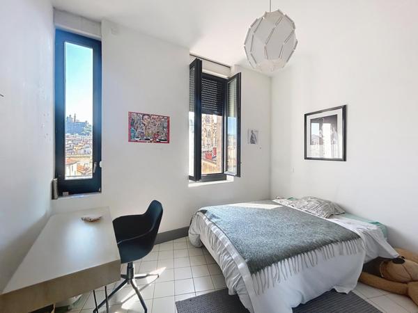 Appartement de caractère avec ascenseur et possibilité d'acquérir un stationnement