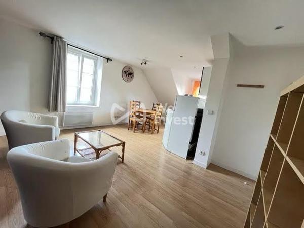 Ensemble immobilier de 8 appartements T2 meublés + 1 local commercial – Excellente rentabilité