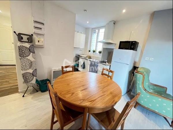 Ensemble immobilier de 8 appartements T2 meublés + 1 local commercial – Excellente rentabilité