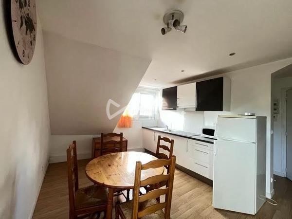 Ensemble immobilier de 8 appartements T2 meublés + 1 local commercial – Excellente rentabilité