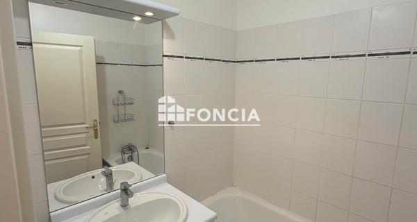 Location Appartement 2 pièces 43.06 m² - Le Plessis-robinson 92350