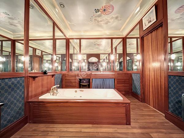 Vente grande maison de plus de 210m2, sur un terrain de plus de 1000m2 au coeur de Loire