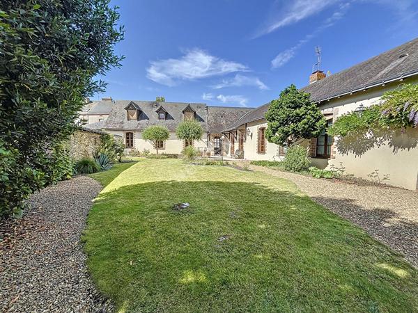 Vente grande maison de plus de 210m2, sur un terrain de plus de 1000m2 au coeur de Loire