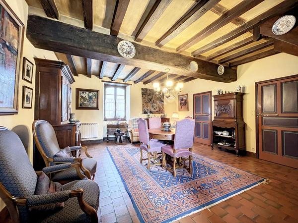 Vente grande maison de plus de 210m2, sur un terrain de plus de 1000m2 au coeur de Loire