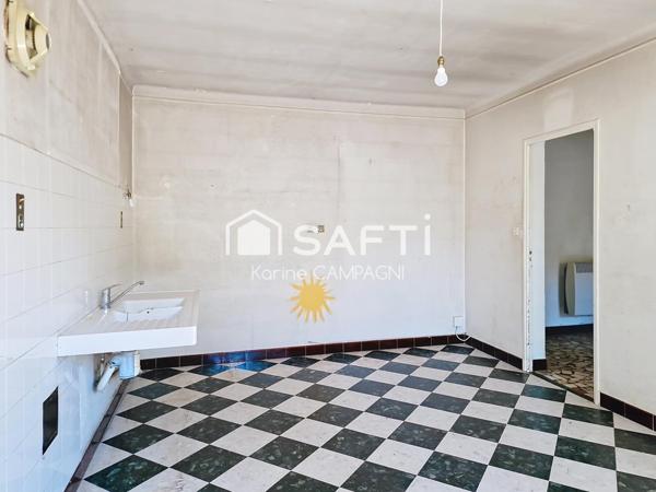 Robion – Bastide du XIXe siècle à rénover avec dépendances