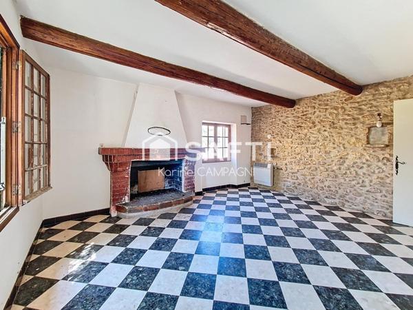 Robion – Bastide du XIXe siècle à rénover avec dépendances