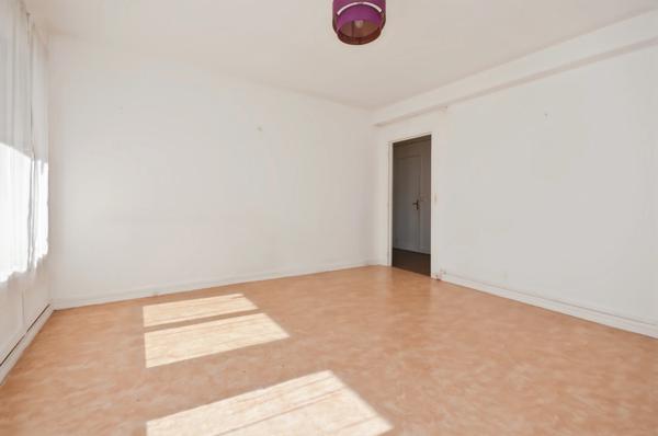 3 PIECES - 61,38 m² - BALCON, CAVE ET BOX - RESIDENCE EN PIERRE DE TAILLE