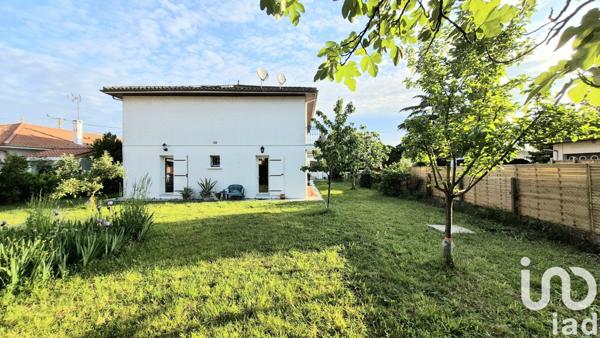 Appartement 3 pièces de 70 m² à Bassens (33530)