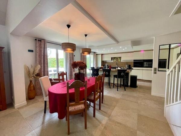 Magnifique Maison avec piscine chauffée sur Baillet-en-France