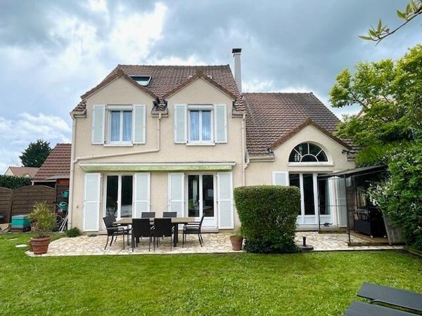 Magnifique Maison avec piscine chauffée sur Baillet-en-France