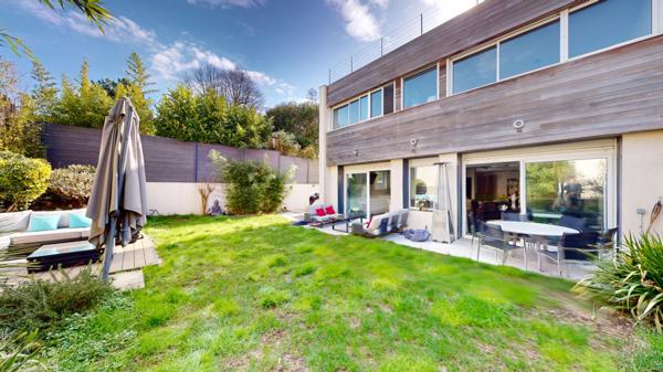 MAISON 241,47M2 - GRANDES PIECES - HAUT DE GAMME - PROCHE VALLEE AUX LOUPS