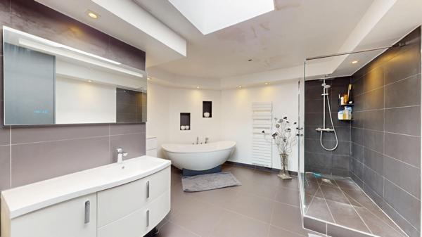 MAISON 241,47M2 - GRANDES PIECES - HAUT DE GAMME - PROCHE VALLEE AUX LOUPS