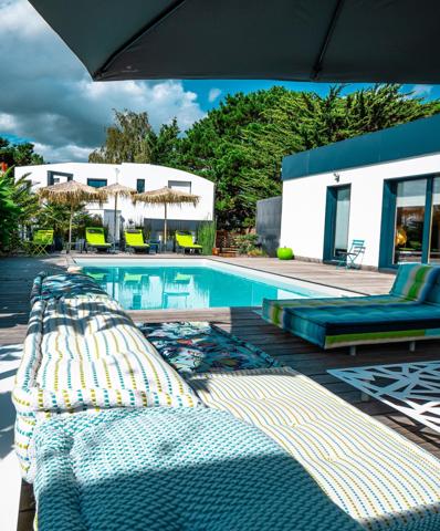 Couëron - Belle Maison d'Architecte de 200 m² + 2 ème maison de 65 m²(revenu Airbnb de 20 000 €/an) à 4 minutes de la Gare