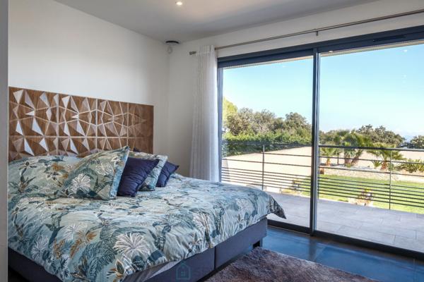 ISTRES - Somptueuse VILLA dArchitecte   300m²   Vue Panoramique  Deux Piscines  200m de la plage