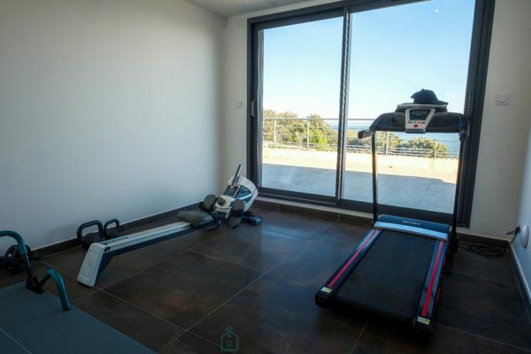 ISTRES - Somptueuse VILLA dArchitecte   300m²   Vue Panoramique  Deux Piscines  200m de la plage