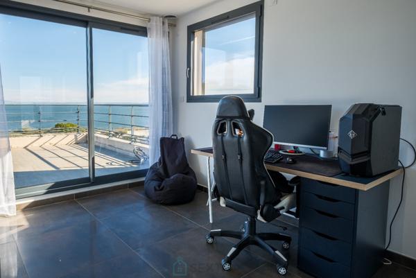 ISTRES - Somptueuse VILLA dArchitecte   300m²   Vue Panoramique  Deux Piscines  200m de la plage