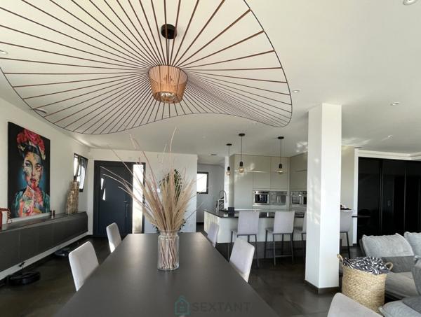 ISTRES - Somptueuse VILLA dArchitecte   300m²   Vue Panoramique  Deux Piscines  200m de la plage