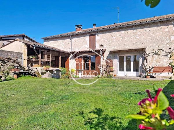 Saint Antoine de Breuilh : Maison de village pleine de charme avec fort potentiel