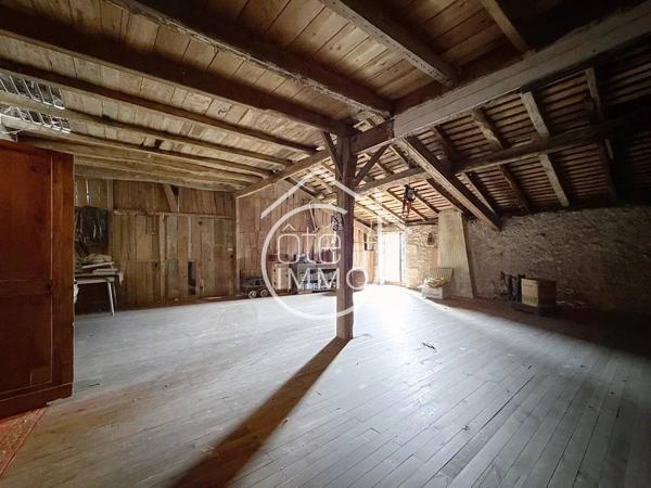 Saint Antoine de Breuilh : Maison de village pleine de charme avec fort potentiel