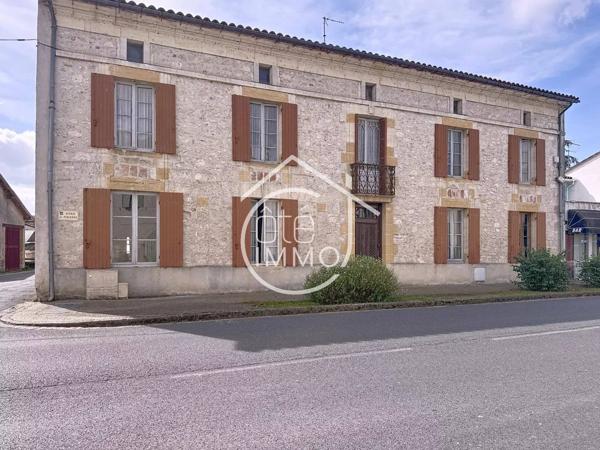 Saint Antoine de Breuilh : Maison de village pleine de charme avec fort potentiel