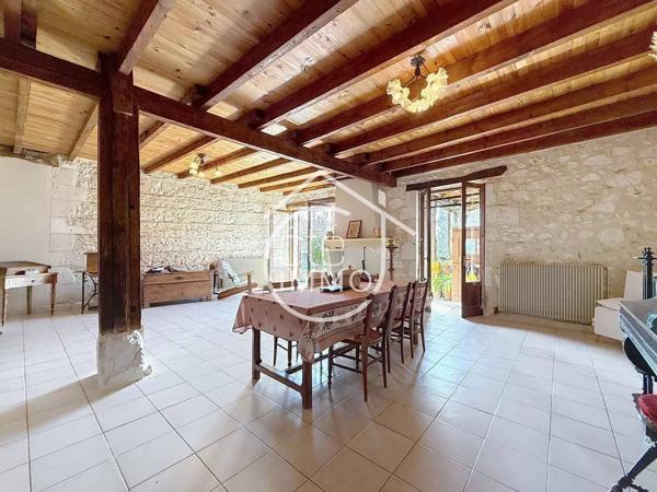 Saint Antoine de Breuilh : Maison de village pleine de charme avec fort potentiel
