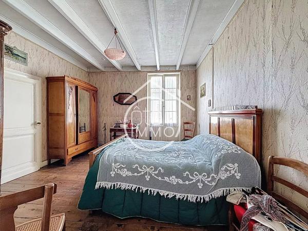 Saint Antoine de Breuilh : Maison de village pleine de charme avec fort potentiel