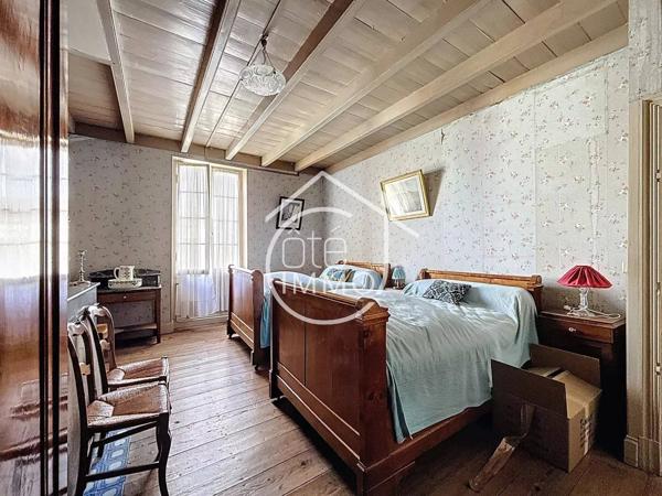 Saint Antoine de Breuilh : Maison de village pleine de charme avec fort potentiel