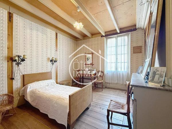 Saint Antoine de Breuilh : Maison de village pleine de charme avec fort potentiel