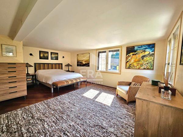 Semi plain pied, 4 chambres, bureau, jardin, dépendances, garage