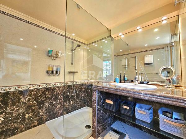 Semi plain pied, 4 chambres, bureau, jardin, dépendances, garage