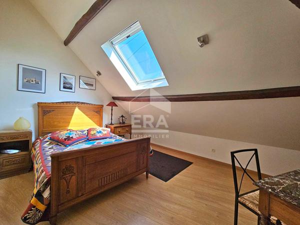 Semi plain pied, 4 chambres, bureau, jardin, dépendances, garage