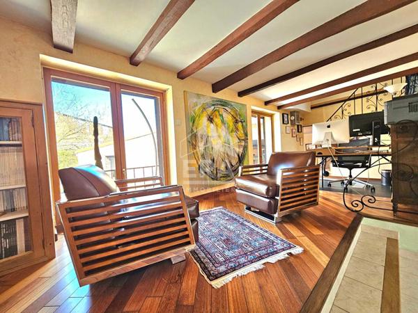 Semi plain pied, 4 chambres, bureau, jardin, dépendances, garage