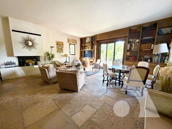 Maison 12 pièces 265.75 m2