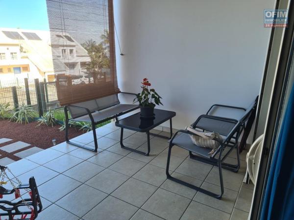 A louer magnifique appartement de type F2 MEUBLE d'environ 41 m² avec deux jardinets le Tampon proche université