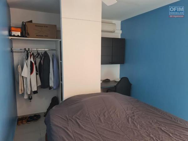 A louer magnifique appartement de type F2 MEUBLE d'environ 41 m² avec deux jardinets le Tampon proche université