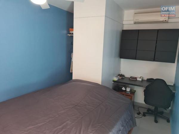 A louer magnifique appartement de type F2 MEUBLE d'environ 41 m² avec deux jardinets le Tampon proche université