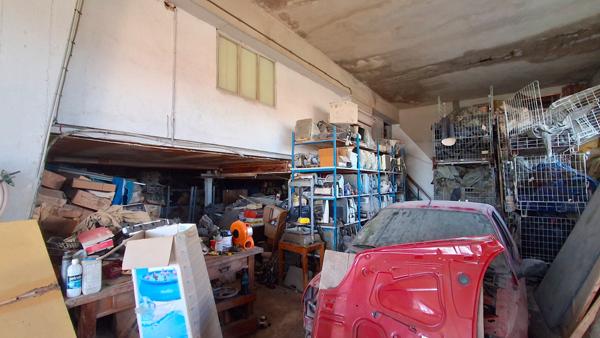 Marseille (13015) Hangar de 400 m2 avec belle hauteur