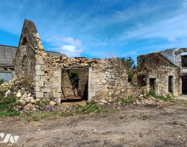 2380 - ANCIEN CORPS DE FERME A RENOVER ENTIÈREMENT AVEC DEPENDANCES SUR TERRAIN 1248M²