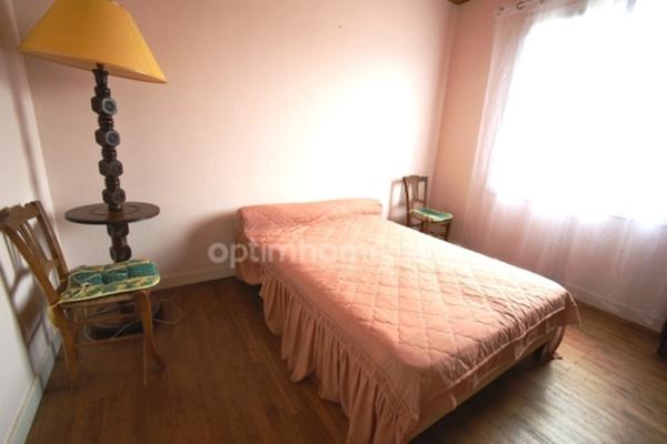 L'AIGUILLON SUR MER 85460 A 2 PAS DU MARCHE MAISON PLAIN PIED AVEC GITE ET DEPENDANCES SUR 994M² A BATIR