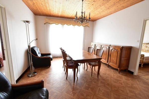 L'AIGUILLON SUR MER 85460 A 2 PAS DU MARCHE MAISON PLAIN PIED AVEC GITE ET DEPENDANCES SUR 994M² A BATIR