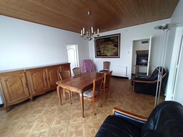 L'AIGUILLON SUR MER 85460 A 2 PAS DU MARCHE MAISON PLAIN PIED AVEC GITE ET DEPENDANCES SUR 994M² A BATIR