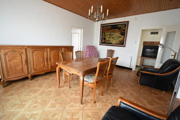 L'AIGUILLON SUR MER 85460 A 2 PAS DU MARCHE MAISON PLAIN PIED AVEC GITE ET DEPENDANCES SUR 994M² A BATIR