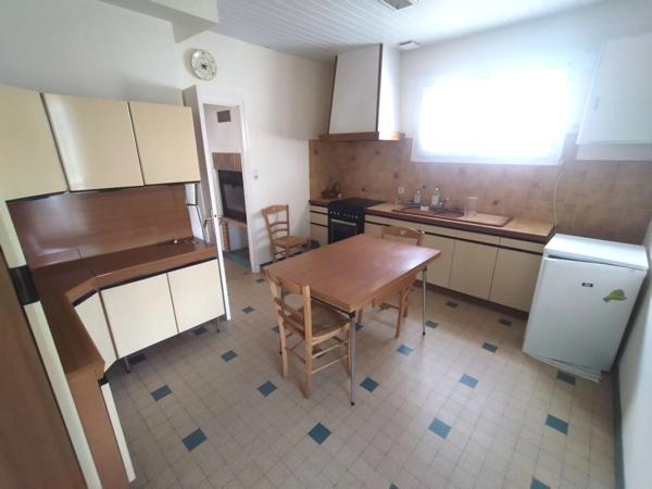 L'AIGUILLON SUR MER 85460 A 2 PAS DU MARCHE MAISON PLAIN PIED AVEC GITE ET DEPENDANCES SUR 994M² A BATIR