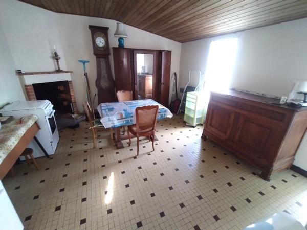 L'AIGUILLON SUR MER 85460 A 2 PAS DU MARCHE MAISON PLAIN PIED AVEC GITE ET DEPENDANCES SUR 994M² A BATIR