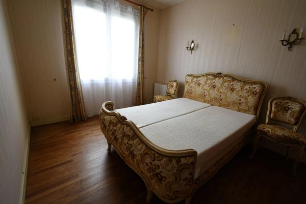 L'AIGUILLON SUR MER 85460 A 2 PAS DU MARCHE MAISON PLAIN PIED AVEC GITE ET DEPENDANCES SUR 994M² A BATIR