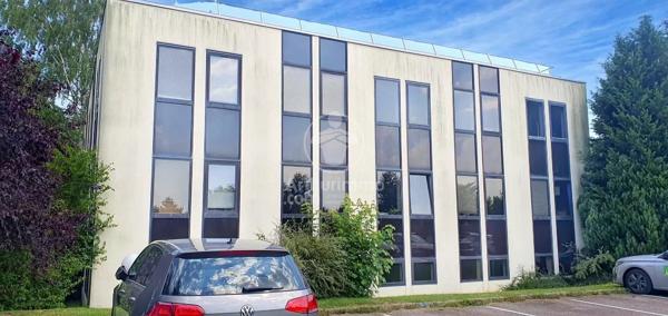 Location                                                      Bureau
                        
                     5 pièces                      90 m2                     à Mont-Saint-Aignan