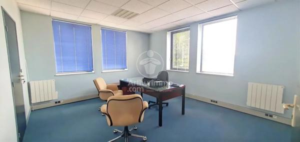 Location                                                      Bureau
                        
                     5 pièces                      90 m2                     à Mont-Saint-Aignan
